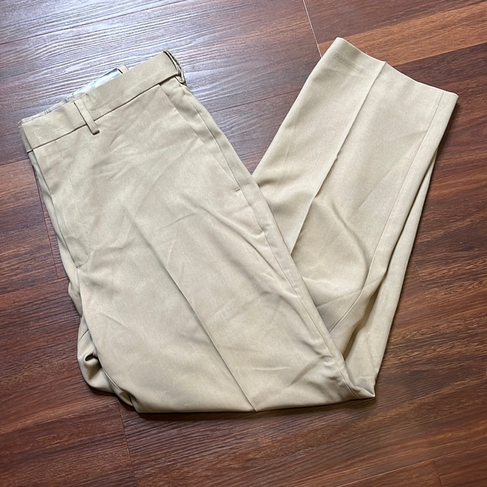 Haggar, men’s classic dress pants, 34x29, classic fit, khaki comfort waist